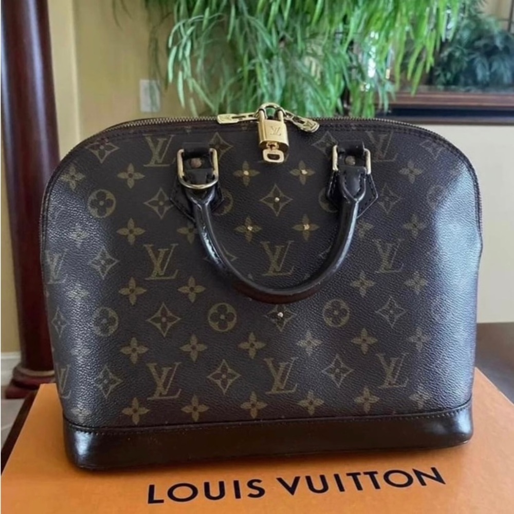 Gorgeous on the PM just painted rich, dark brown gorgeous vintage piece!